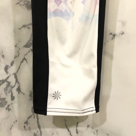Athleta Disco Geo Sonar Capri Tights Small - Blk/Multi - bundle or Make Offer! - Picture 3 of 8